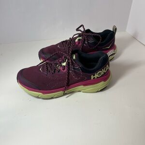 HOKA ONE ONE WOMEN CHALLENGER ATR 6 SIZE 8B